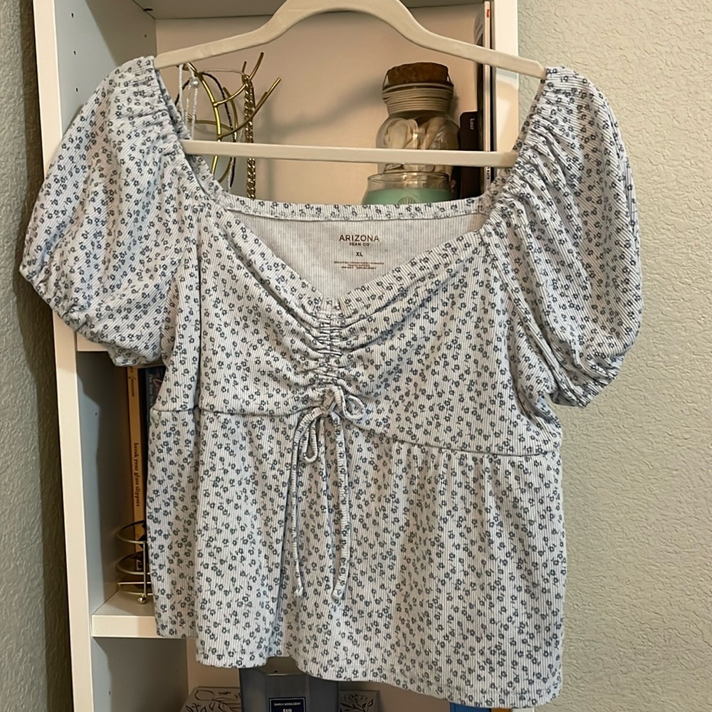 ARIZONA JEAN CO. Flower Print Blue Blouse